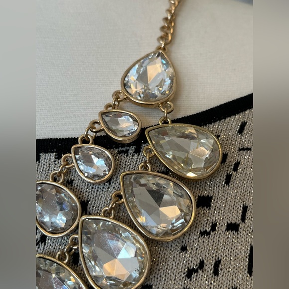 18” Chunky Teardrop Rhinestone Multi Tier Gold Tone Necklace Set with Earrings - Picture 8 of 14